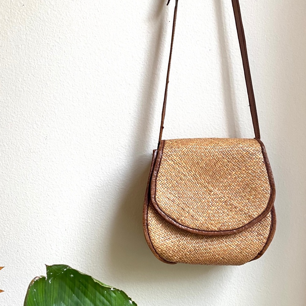 Vintage woven crossbody bag🌵